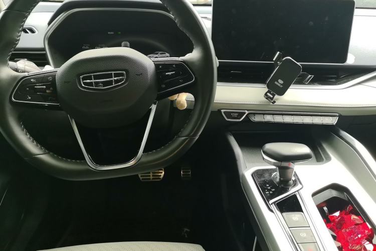 Used Geely Auto Preface 2023 2.0TD Prestige Version Center Console