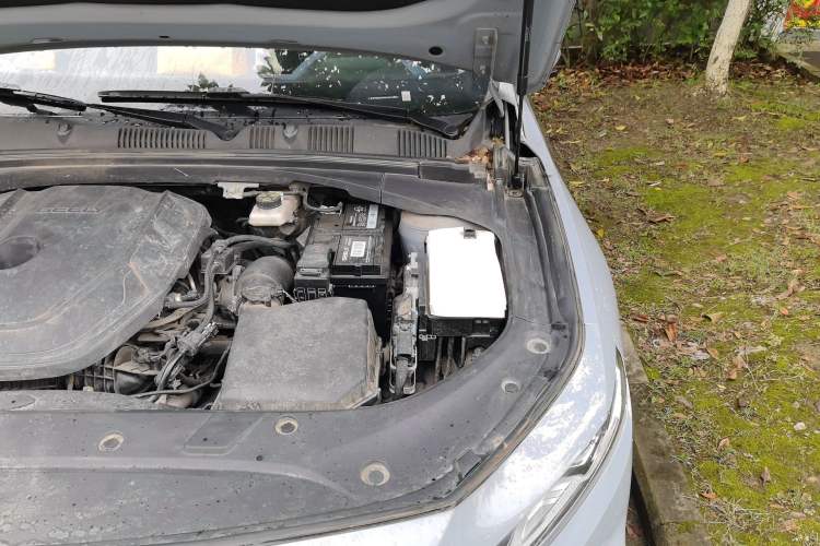 Used Geely Auto Preface 2023 2.0TD Prestige Version Engine Bay Left