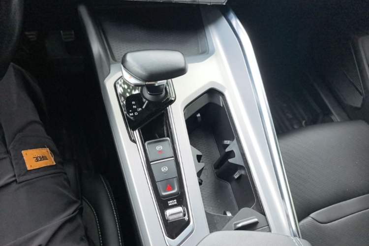Used Geely Auto Preface 2023 2.0TD "Only This Verdant Green" Edition Gear Lever