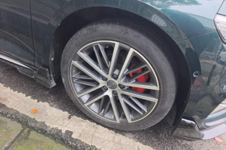 Used Geely Auto Preface 2023 2.0TD "Only This Verdant Green" Edition Right Front Wheel Hub
