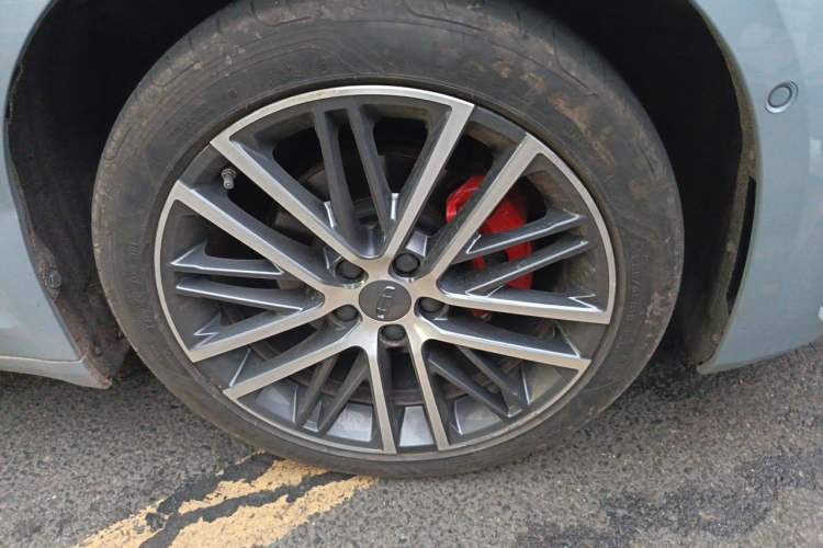 Used Geely Auto Preface 2023 2.0TD Prestige Version Right Front Wheel Hub
