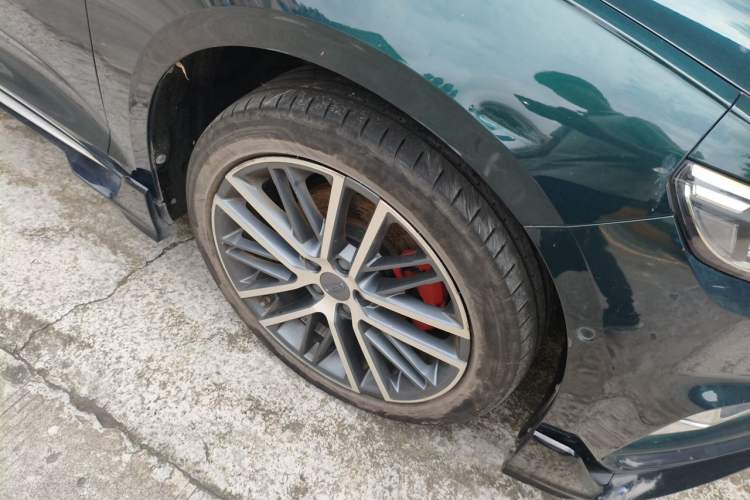Used Geely Auto Preface 2023 2.0TD "Only This Verdant Green" Edition Right Front Wheel Hub