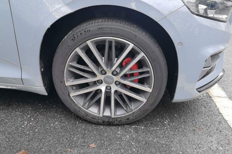 Used Geely Auto Preface 2023 2.0TD Prestige Version Right Front Wheel Hub
