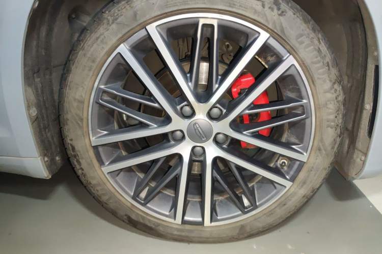 Used Geely Auto Preface 2023 2.0TD Prestige Version Right Front Wheel Hub