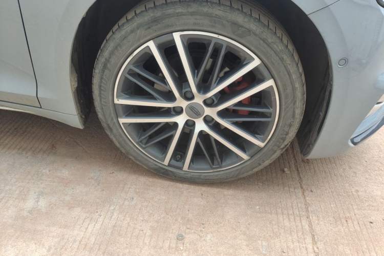 Used Geely Auto Preface 2023 2.0TD Prestige Version Right Front Wheel Hub