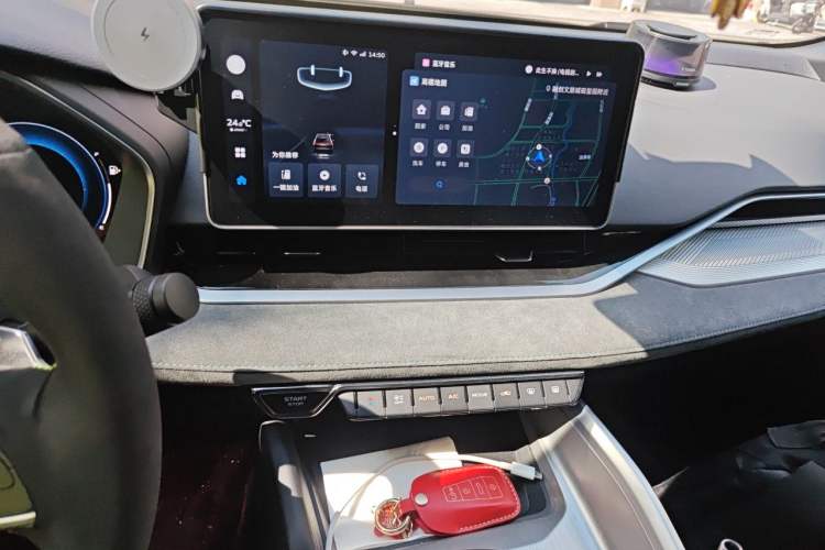 Used Geely Auto Preface 2023 2.0TD "Only This Verdant Green" Edition Audio And AC Panel