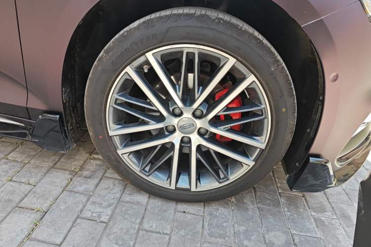 Used Geely Auto Preface 2023 2.0TD "Only This Verdant Green" Edition Right Front Wheel Hub