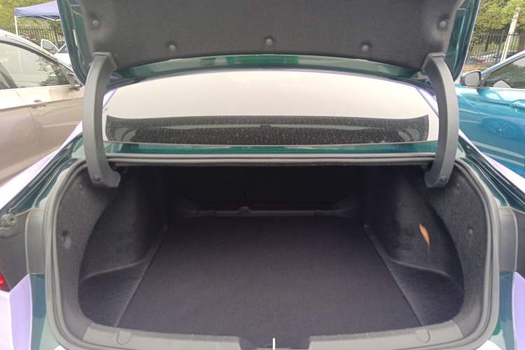 Used Geely Auto Preface 2023 2.0TD "Only This Verdant Green" Edition Trunk