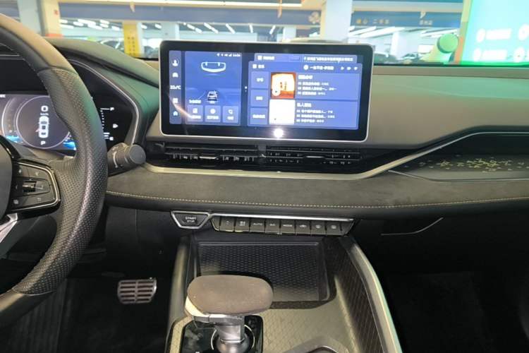 Used Geely Auto Preface 2023 2.0TD Space-Time Edition Audio And AC Panel