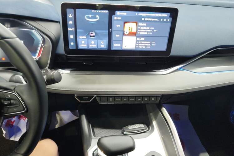 Used Geely Auto Preface 2023 2.0TD Prestige Version Audio And AC Panel