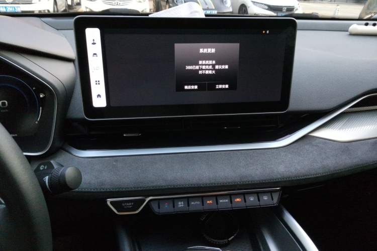 Used Geely Auto Preface 2023 2.0TD "Only This Verdant Green" Edition Audio And AC Panel