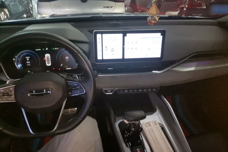 Used Geely Auto Preface 2023 2.0TD "Only This Verdant Green" Edition Center Console