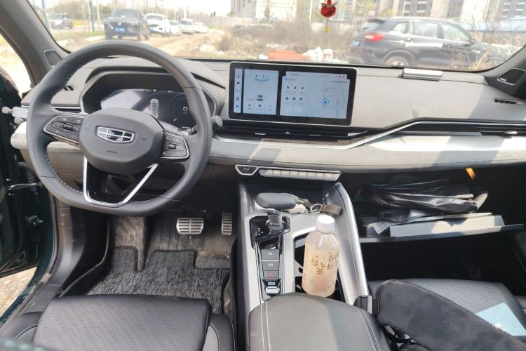 Used Geely Auto Preface 2023 2.0TD "Only This Verdant Green" Edition Center Console