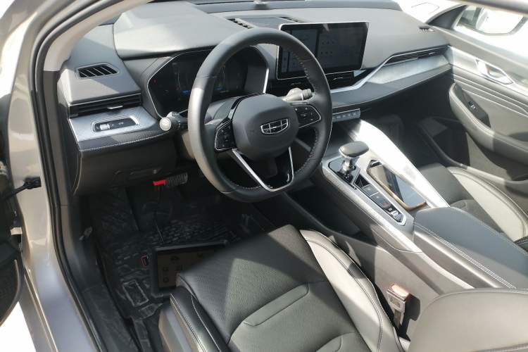 Used Geely Auto Preface 2023 2.0TD Luxury Version Center Console