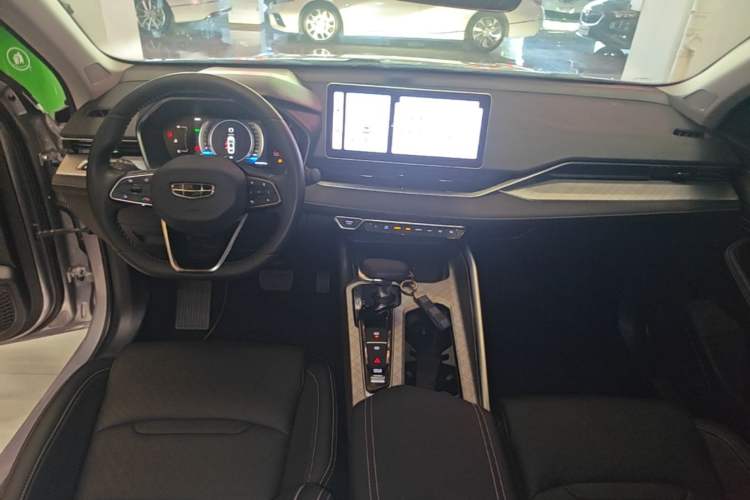 Used Geely Auto Preface 2023 2.0TD Luxury Version Center Console