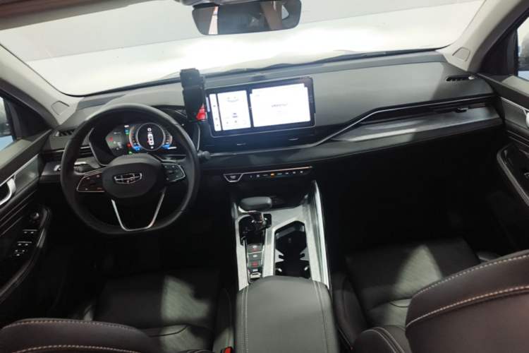 Used Geely Auto Preface 2023 2.0TD Luxury Version Center Console
