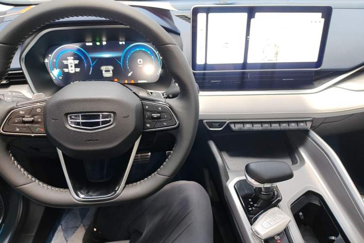 Used Geely Auto Preface 2023 2.0TD Prestige Version Center Console