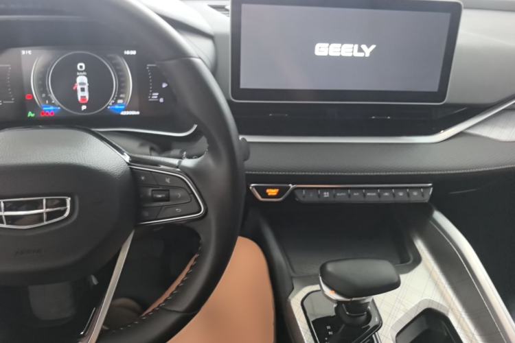 Used Geely Auto Preface 2023 2.0TD Luxury Version Center Console