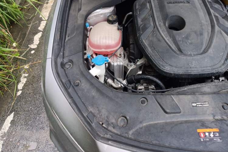 Used Geely Auto Preface 2023 2.0TD Prestige Version Engine Bay Right