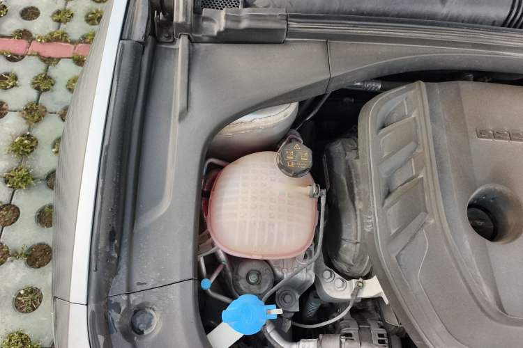 Used Geely Auto Preface 2023 2.0TD Luxury Version Engine Bay Right