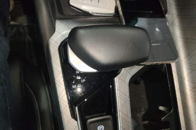 Used Geely Auto Preface 2023 2.0TD Luxury Version Gear Lever