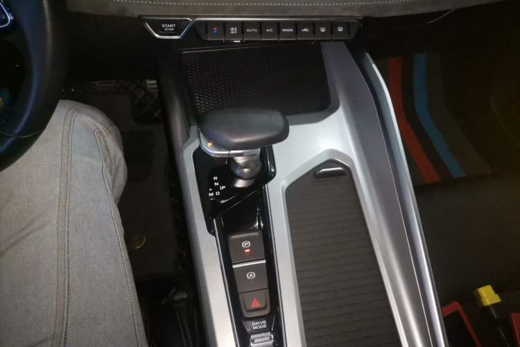 Used Geely Auto Preface 2023 2.0TD "Only This Verdant Green" Edition Gear Lever