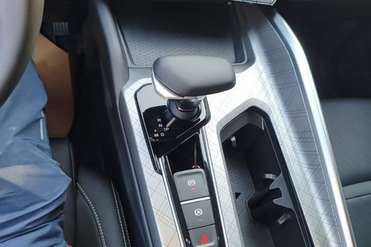 Used Geely Auto Preface 2023 2.0TD Luxury Version Gear Lever