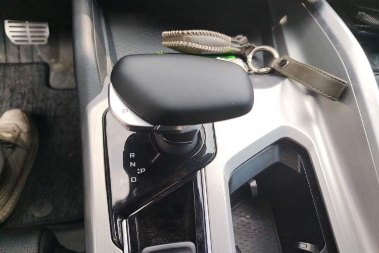 Used Geely Auto Preface 2023 2.0TD "Only This Verdant Green" Edition Gear Lever
