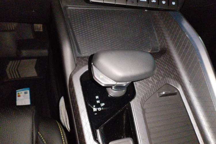 Used Geely Auto Preface 2023 1.5TD Kunlun Edition Gear Lever