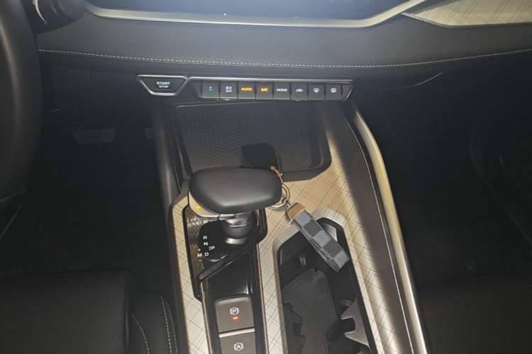 Used Geely Auto Preface 2023 2.0TD Luxury Version Gear Lever