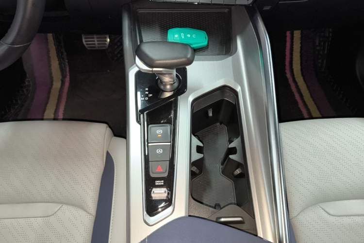 Used Geely Auto Preface 2023 2.0TD Prestige Version Gear Lever