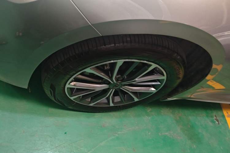 Used Geely Auto Preface 2023 2.0TD Luxury Version Left Front Wheel Hub