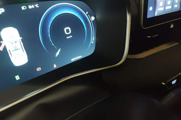 Used Geely Auto Preface 2023 2.0TD "Only This Verdant Green" Edition Odometer Close Up