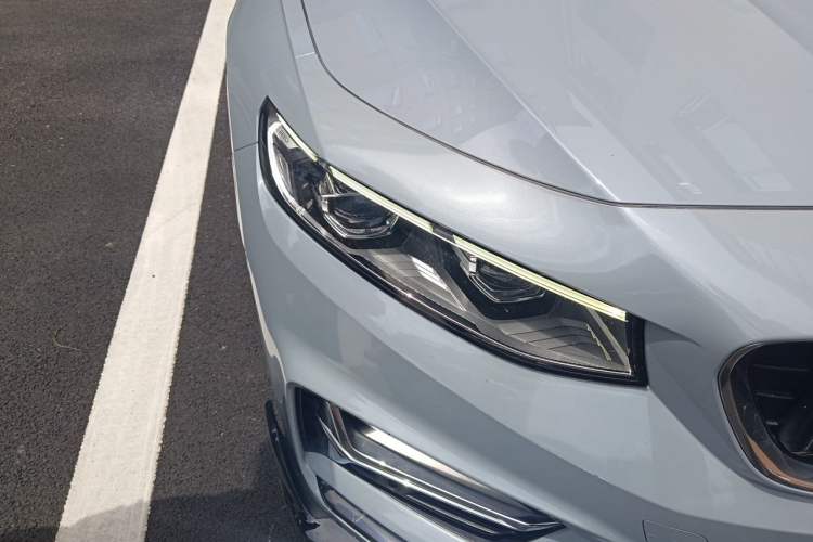 Used Geely Auto Preface 2023 2.0TD "Only This Verdant Green" Edition Right Front Headlight