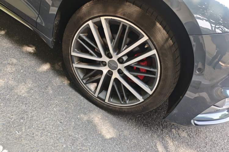 Used Geely Auto Preface 2023 2.0TD Prestige Version Right Front Wheel Hub