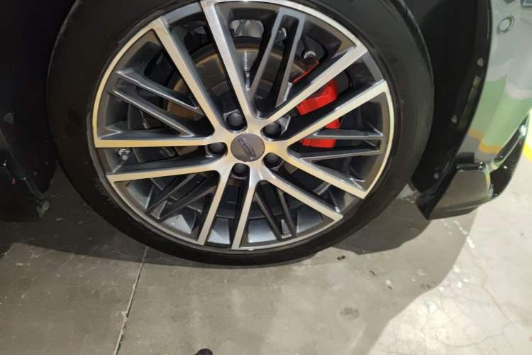 Used Geely Auto Preface 2023 2.0TD "Only This Verdant Green" Edition Right Front Wheel Hub