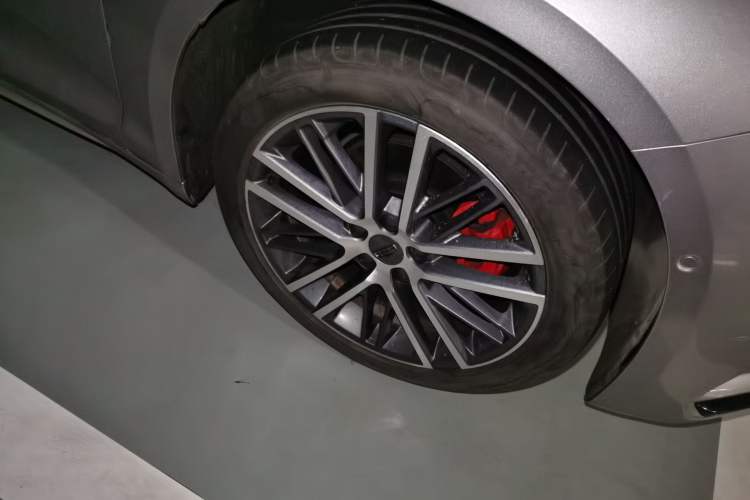 Used Geely Auto Preface 2023 2.0TD Prestige Version Right Front Wheel Hub