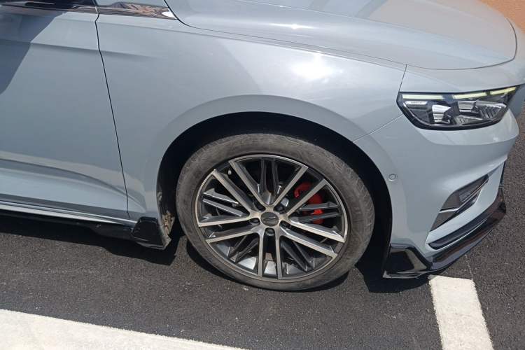 Used Geely Auto Preface 2023 2.0TD "Only This Verdant Green" Edition Right Front Wheel Hub