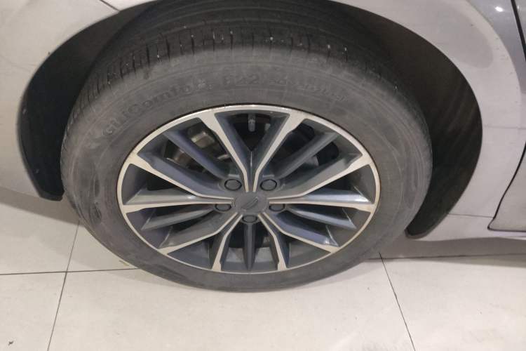 Used Geely Auto Preface 2023 2.0TD Luxury Version Right Rear Wheel Hub