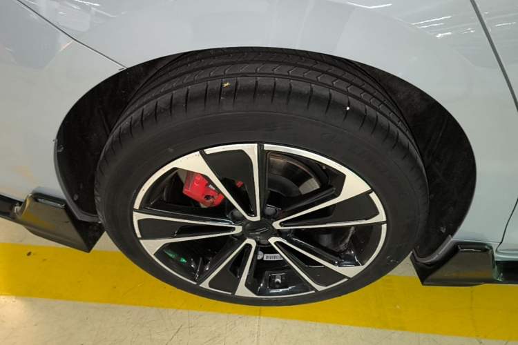 Used Geely Auto Preface 2023 2.0TD Space-Time Edition Right Rear Wheel Hub
