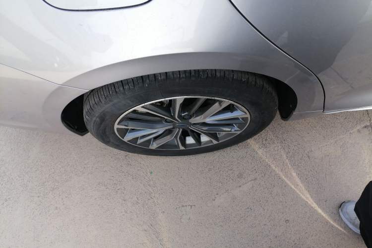 Used Geely Auto Preface 2023 2.0TD Luxury Version Right Rear Wheel Hub