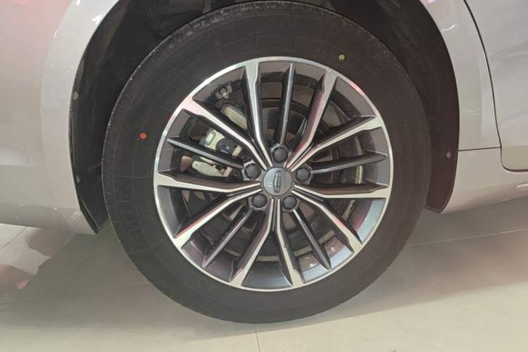 Used Geely Auto Preface 2023 2.0TD Luxury Version Right Rear Wheel Hub