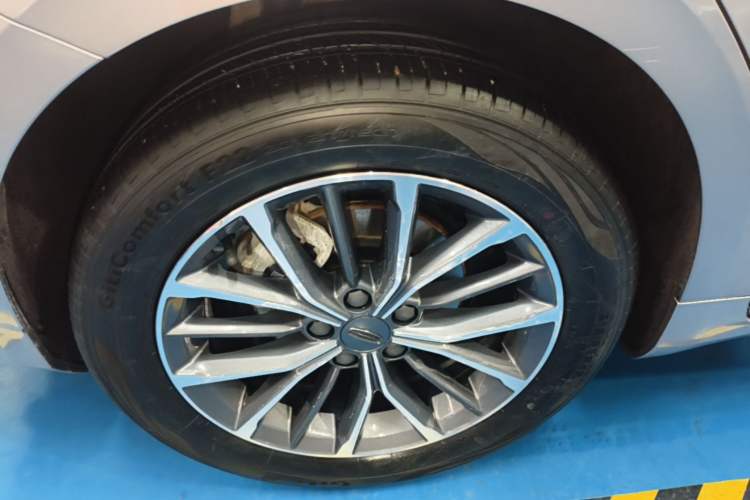 Used Geely Auto Preface 2023 2.0TD Luxury Version Right Rear Wheel Hub