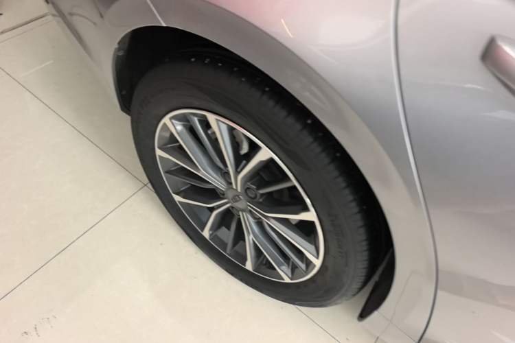Used Geely Auto Preface 2023 2.0TD Luxury Version Right Rear Wheel Hub