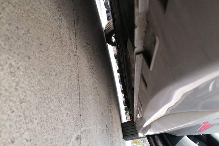 Used Geely Auto Preface 2023 2.0TD Luxury Version Right Side Sill