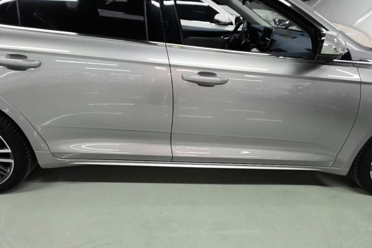 Used Geely Auto Preface 2023 2.0TD Prestige Version Right Side Sill
