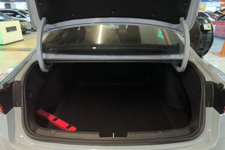 Used Geely Auto Preface 2023 2.0TD Space-Time Edition Trunk