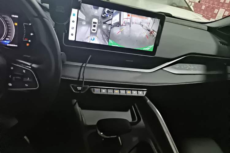 Used Geely Auto Preface 2023 1.5TD Fuyao Version Audio And AC Panel