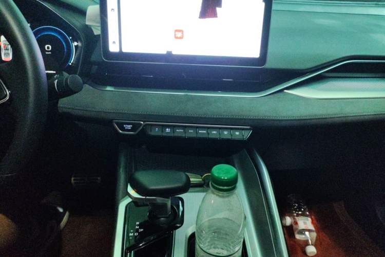Used Geely Auto Preface 2023 2.0TD "Only This Verdant Green" Edition Audio And AC Panel
