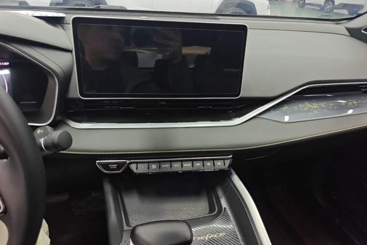 Used Geely Auto Preface 2023 1.5TD Fuyao Version Audio And AC Panel